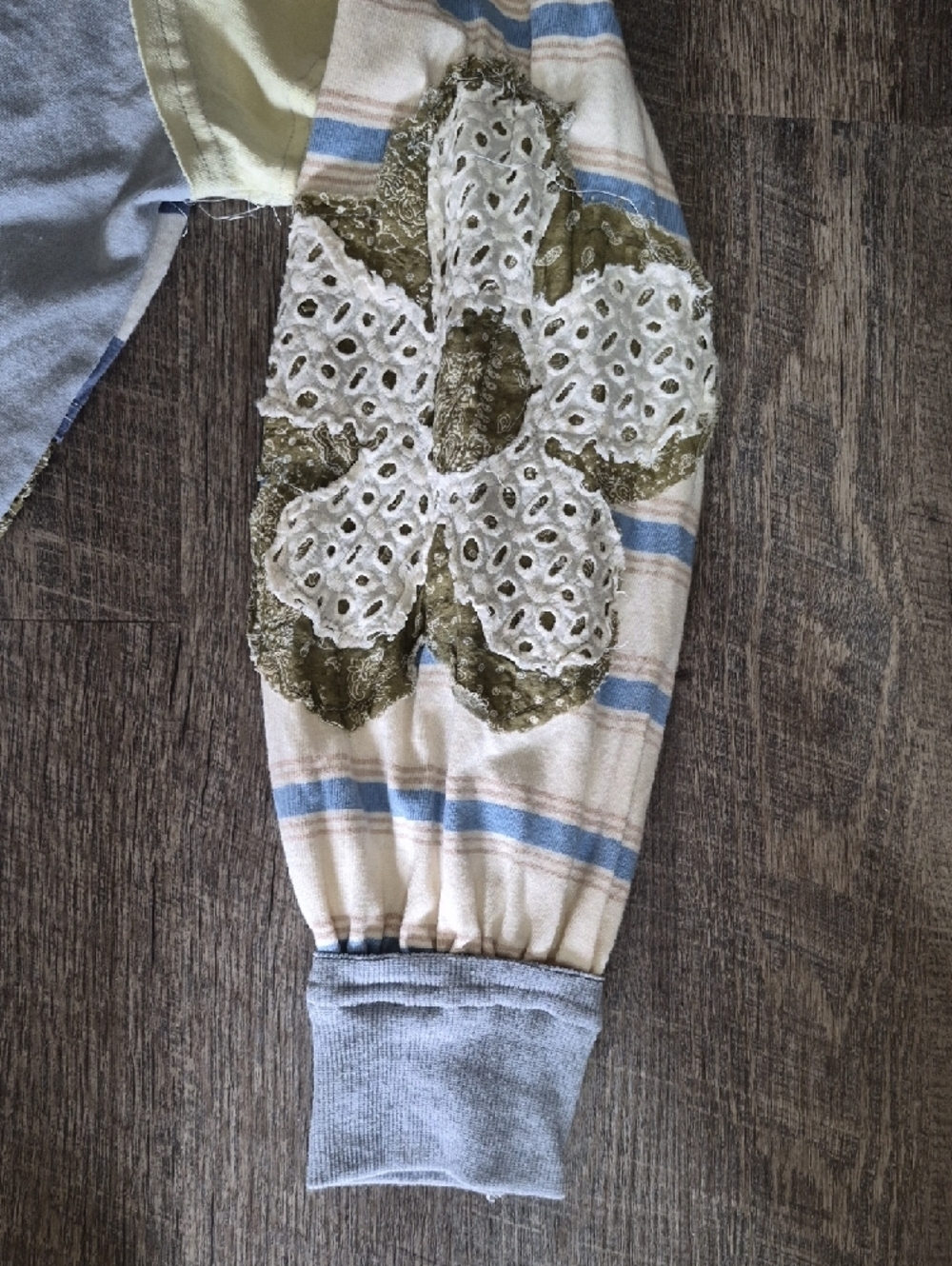 Oli & Hali Blue and Cream Patchwork Floral Long-Sleeve Top - Picture 2 of 8